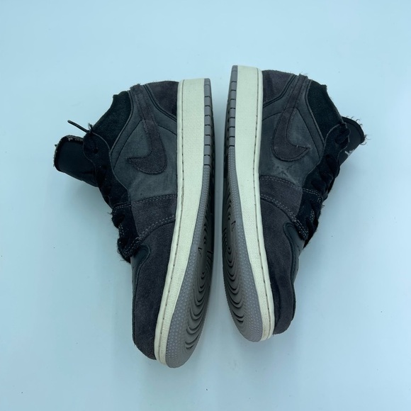 AIR JORDAN 1 LOW SE CRAFT GRADE SCHOOL LIFESTYLE SHOES - Picture 10 of 11